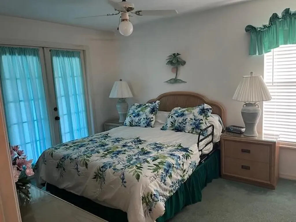 837 W Elkcam Marco Island FL 34145