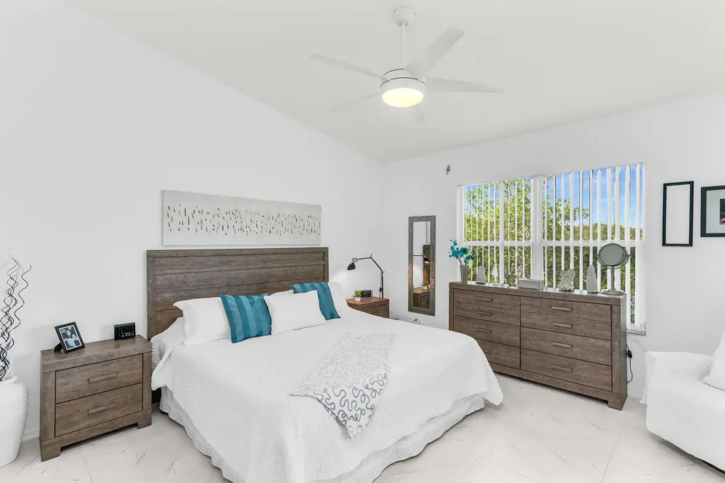 154 Newport Drive Naples FL 34114