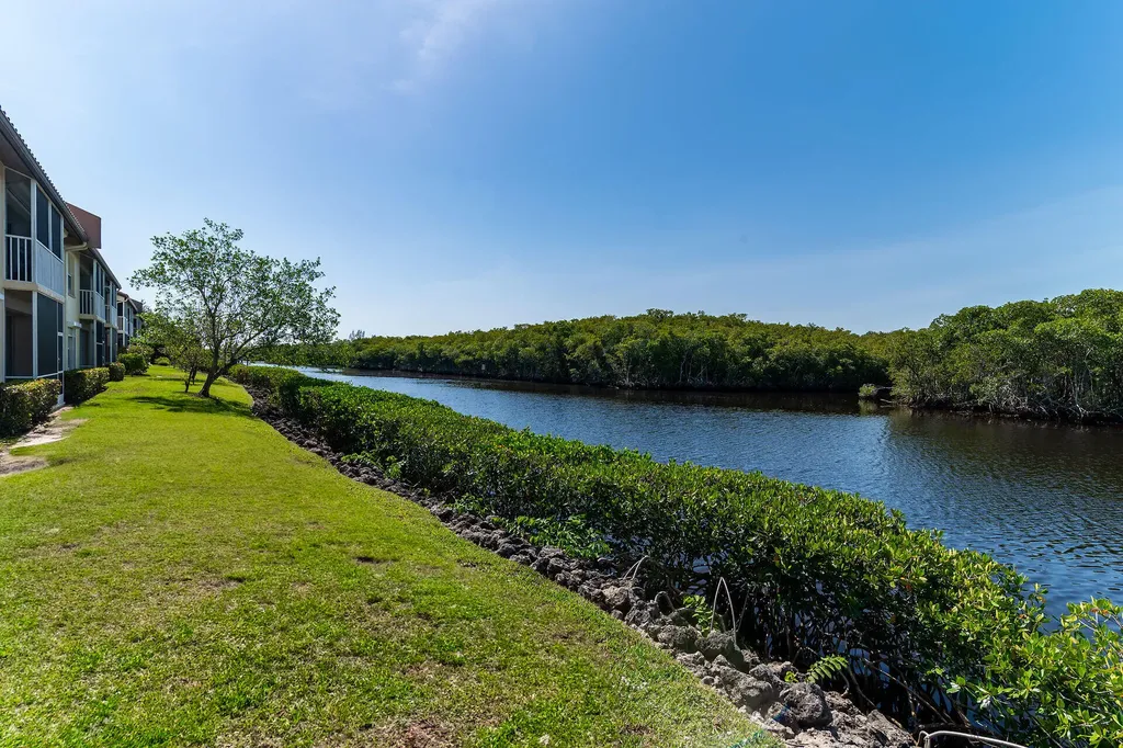 154 Newport Drive Naples FL 34114