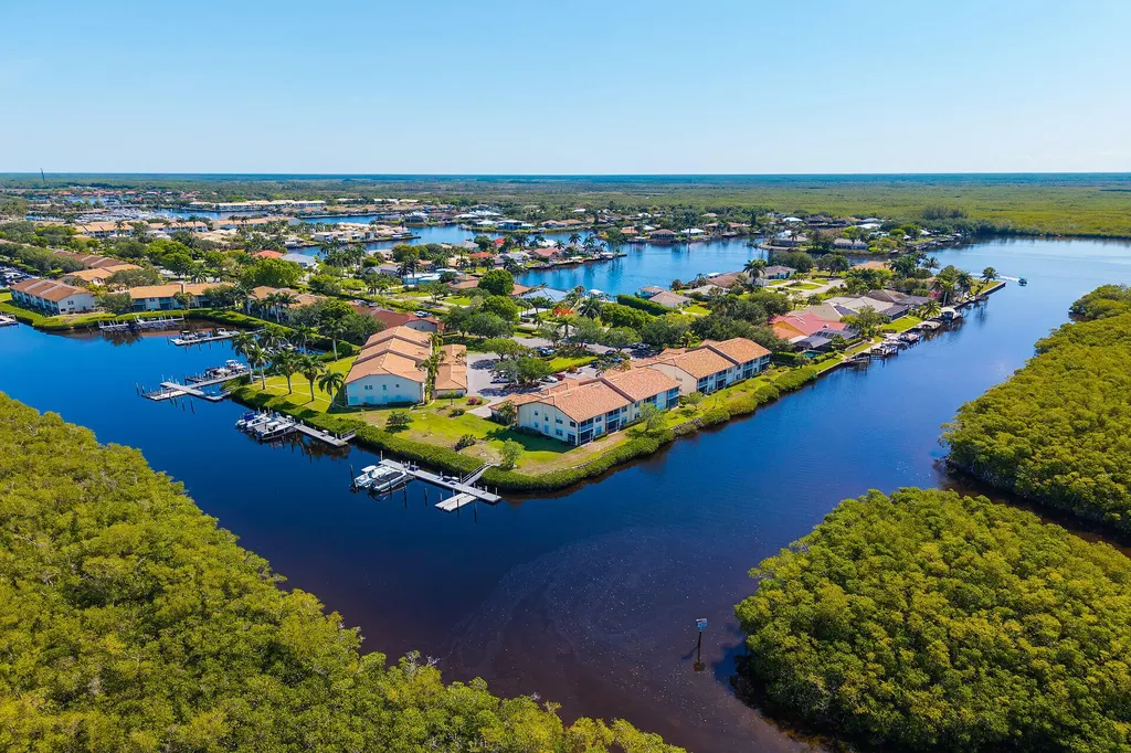 154 Newport Drive Naples FL 34114