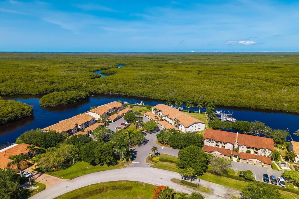 154 Newport Drive Naples FL 34114