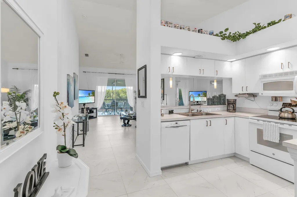 154 Newport Drive Naples FL 34114