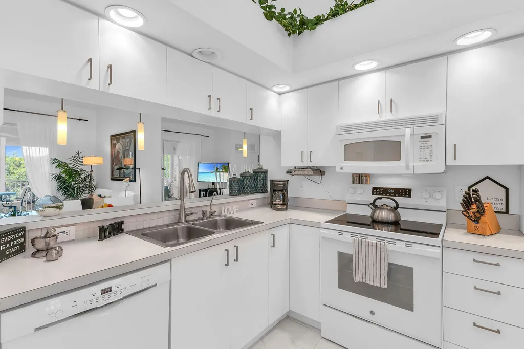 154 Newport Drive Naples FL 34114