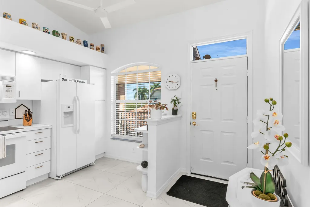 154 Newport Drive Naples FL 34114