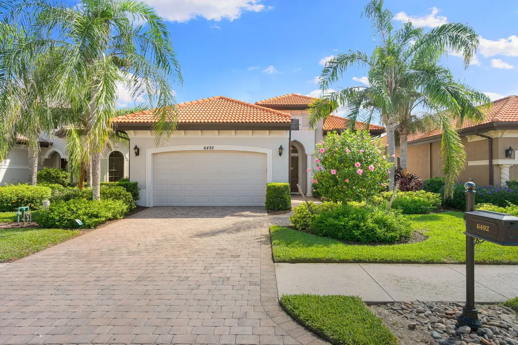 6492 Caldecott Drive Naples FL 34113