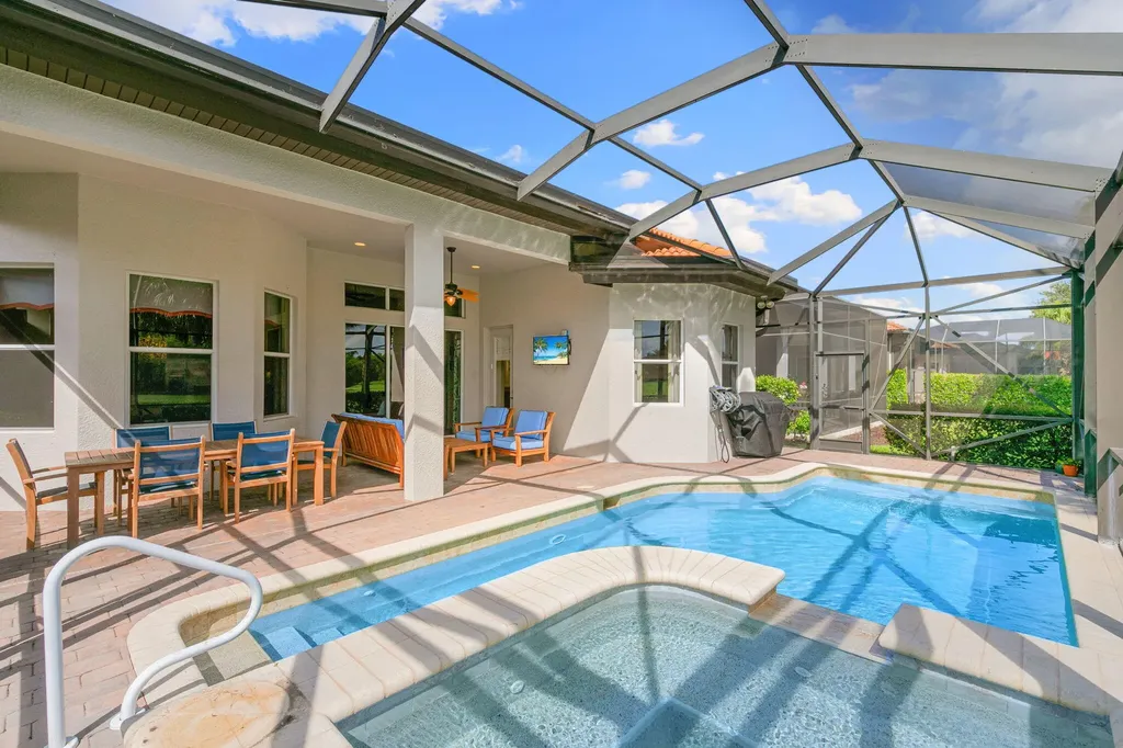 6492 Caldecott Drive Naples FL 34113