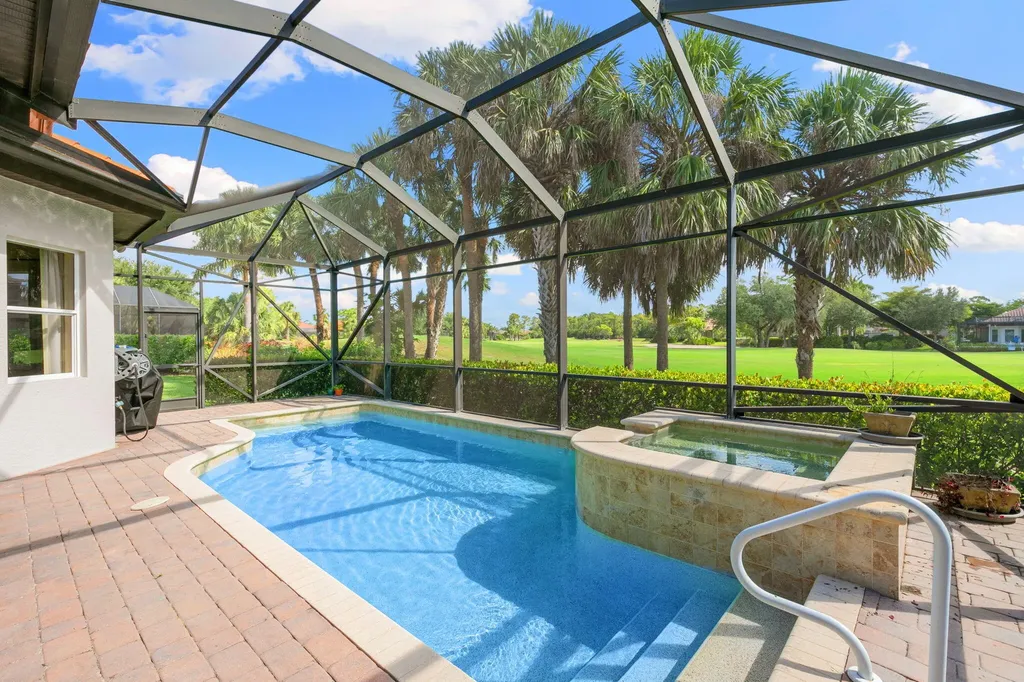 6492 Caldecott Drive Naples FL 34113