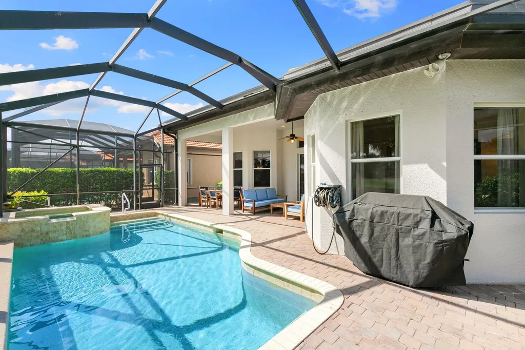 6492 Caldecott Drive Naples FL 34113