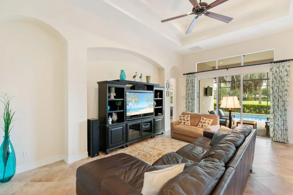 6492 Caldecott Drive Naples FL 34113