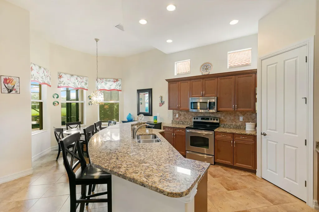 6492 Caldecott Drive Naples FL 34113