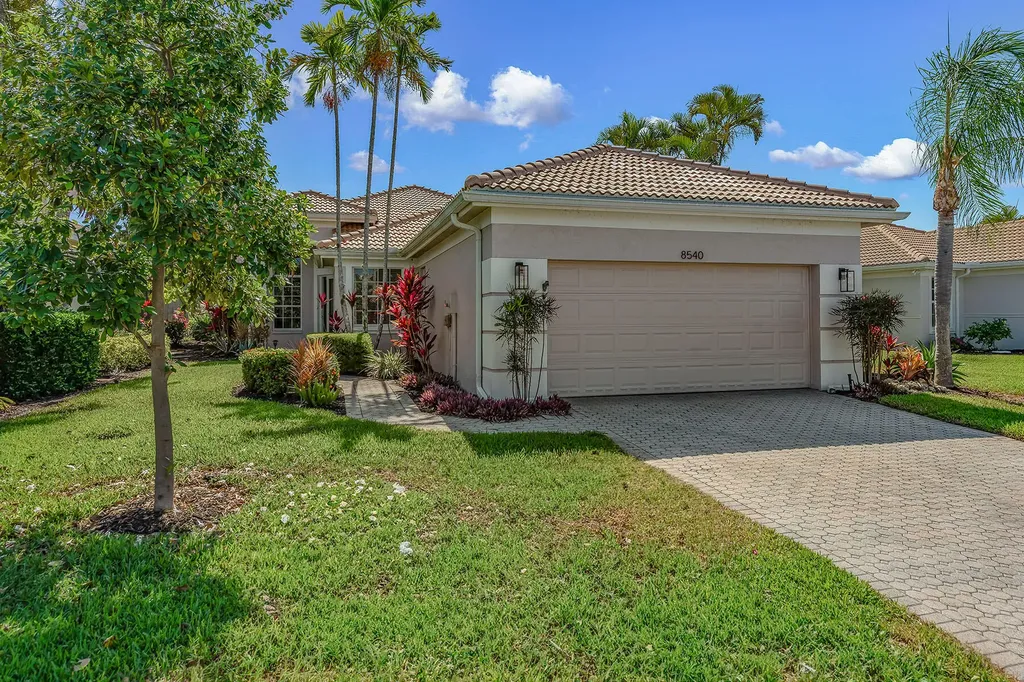 8540 Pepper Tree Way Naples FL 34114