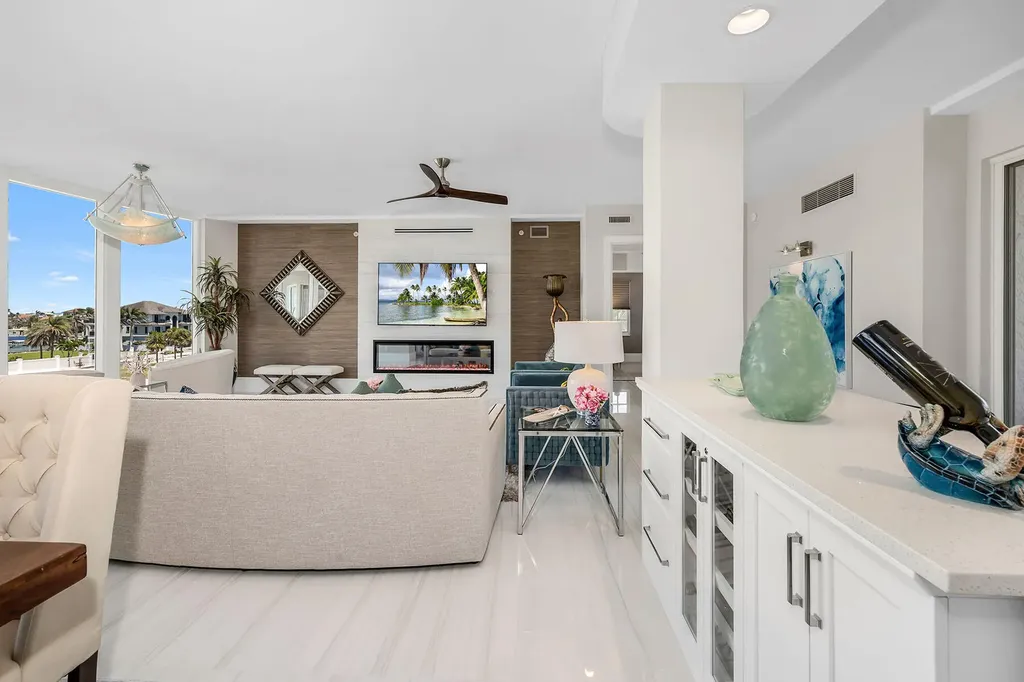 700 La Peninsula Boulevard Naples FL 34113