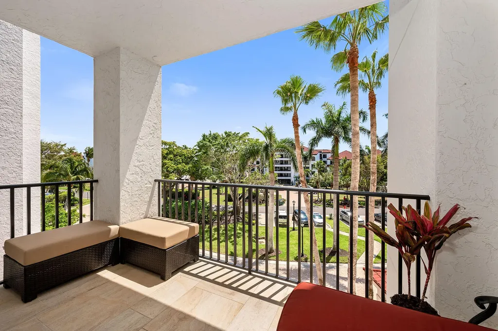 700 La Peninsula Boulevard Naples FL 34113