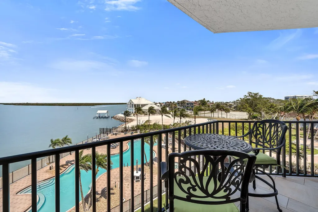 700 La Peninsula Boulevard Naples FL 34113