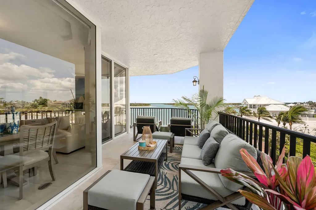 700 La Peninsula Boulevard Naples FL 34113