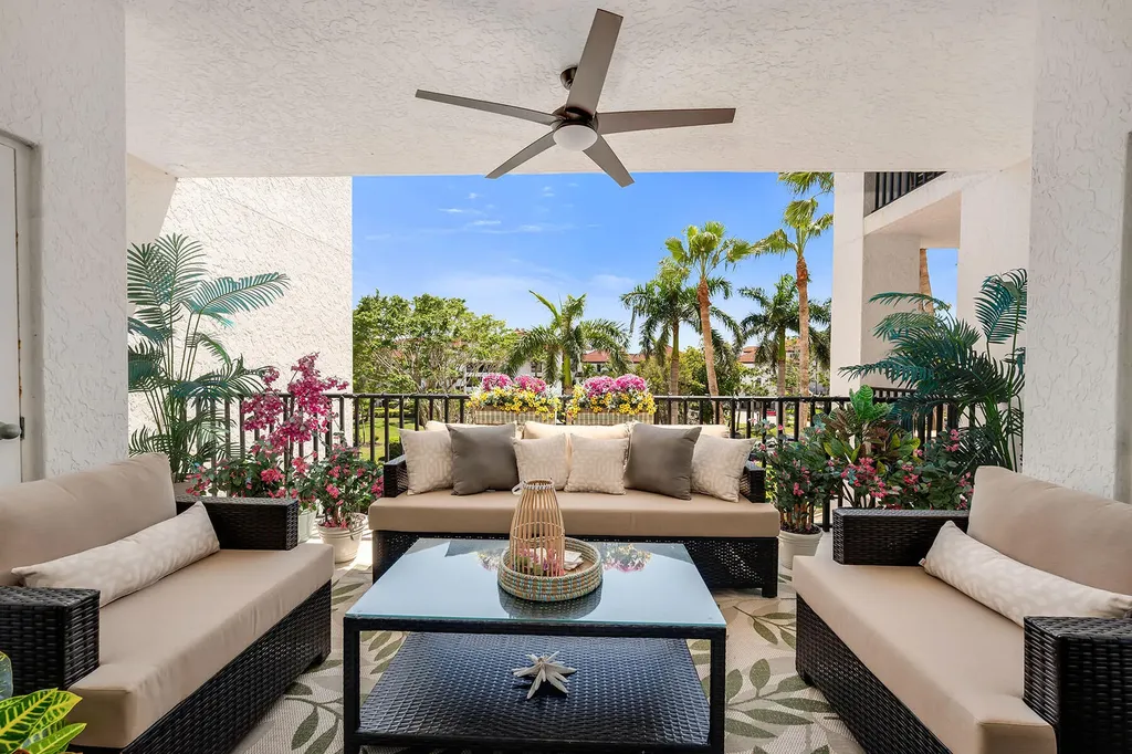 700 La Peninsula Boulevard Naples FL 34113