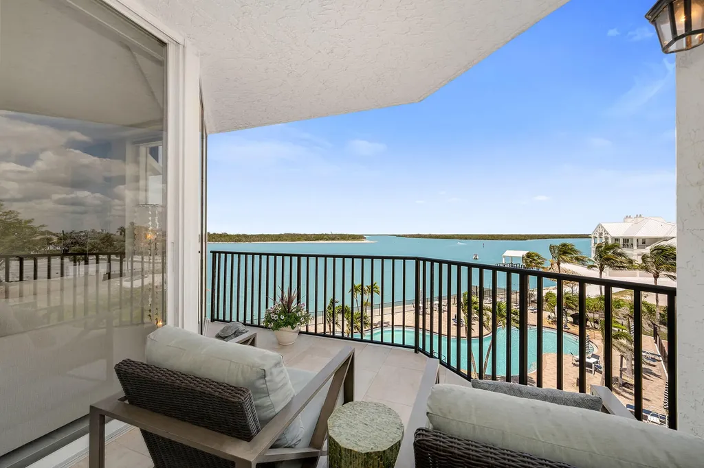 700 La Peninsula Boulevard Naples FL 34113