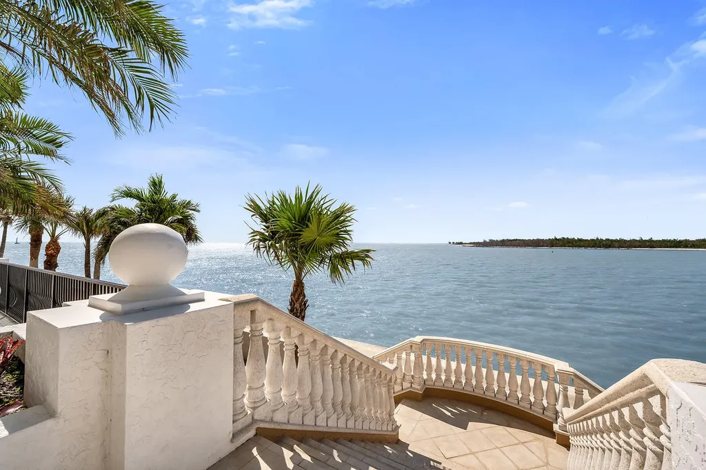 700 La Peninsula Boulevard Naples FL 34113