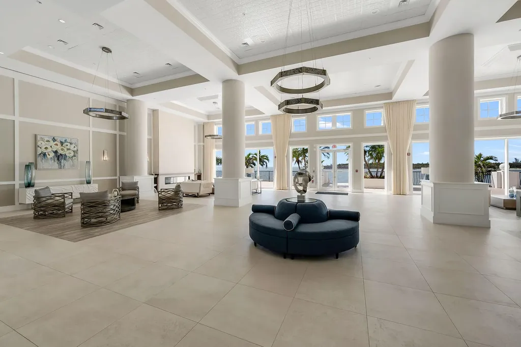 700 La Peninsula Boulevard Naples FL 34113