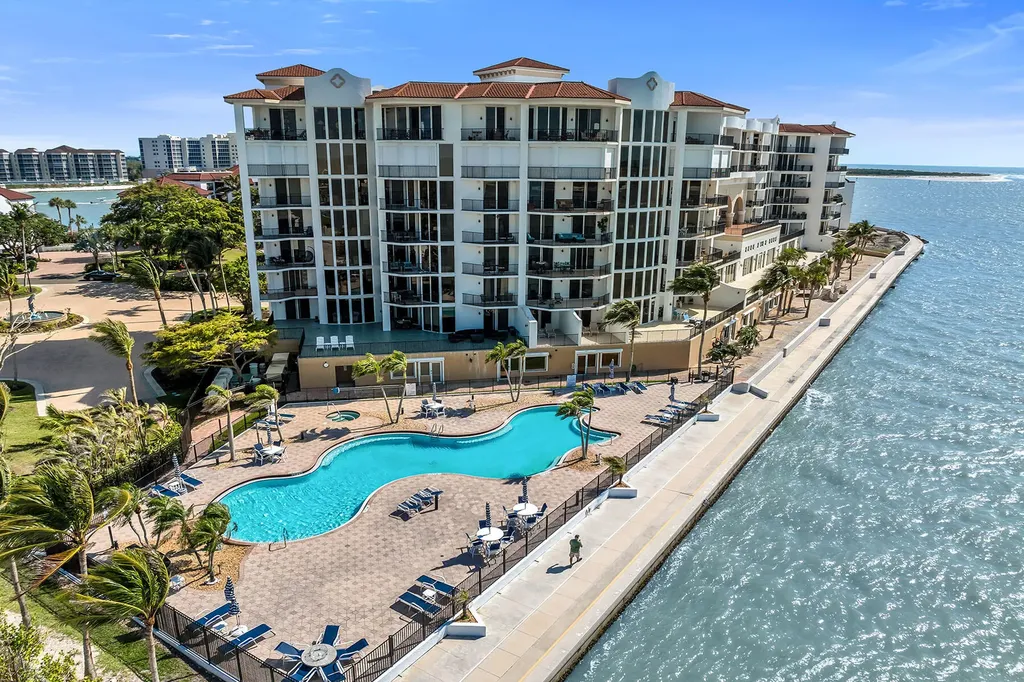 700 La Peninsula Boulevard Naples FL 34113