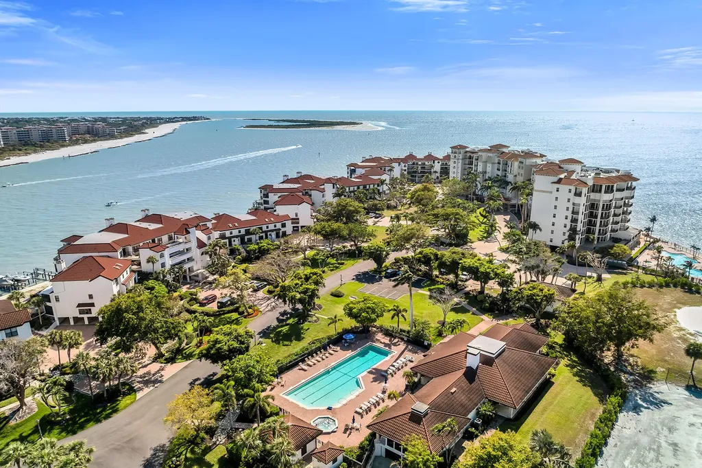 700 La Peninsula Boulevard Naples FL 34113