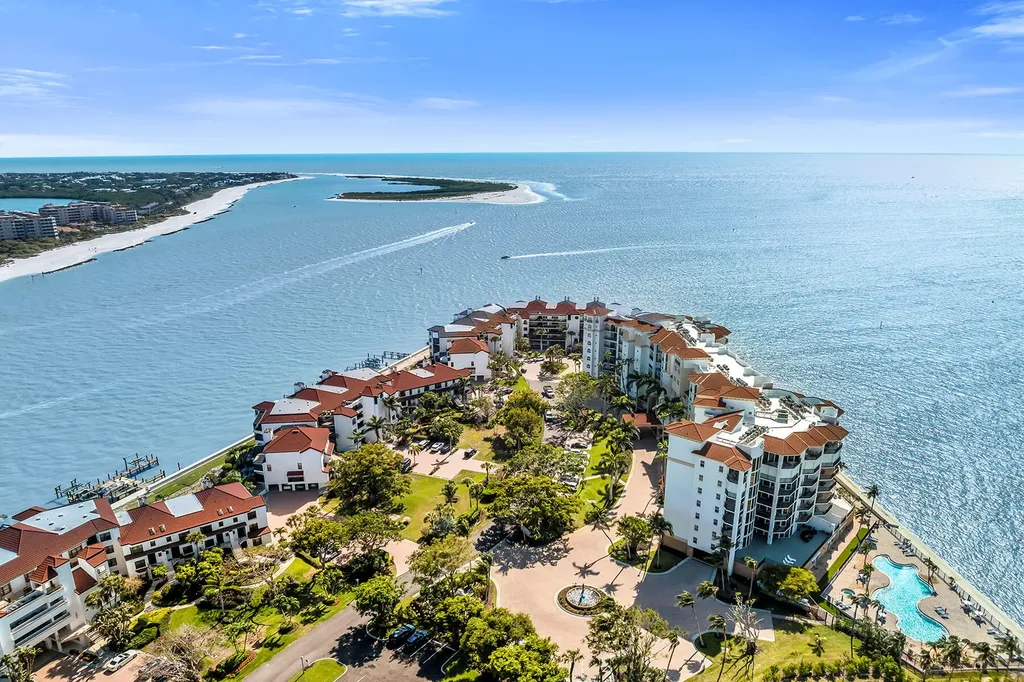 700 La Peninsula Boulevard Naples FL 34113