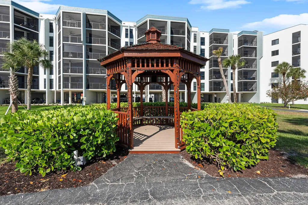 1085 Bald Eagle Drive Marco Island FL 34145