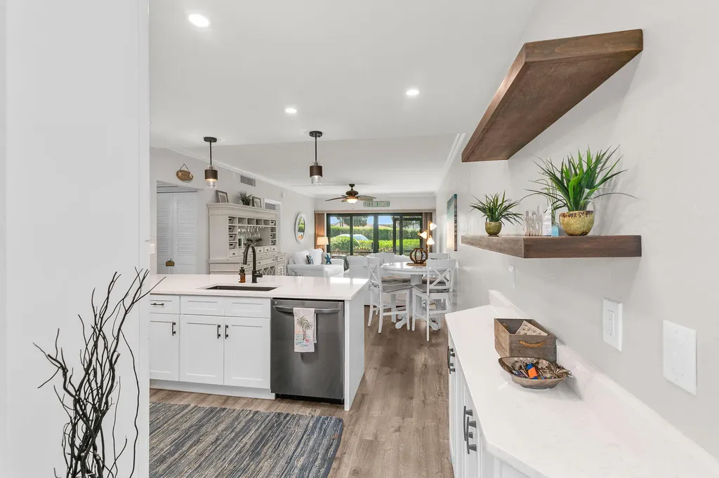 46 Manor Marco Island FL 34145