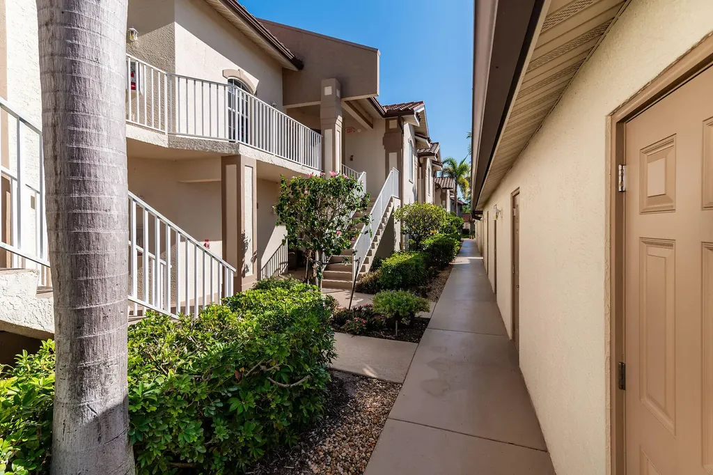 162 Newport Drive Naples FL 34114