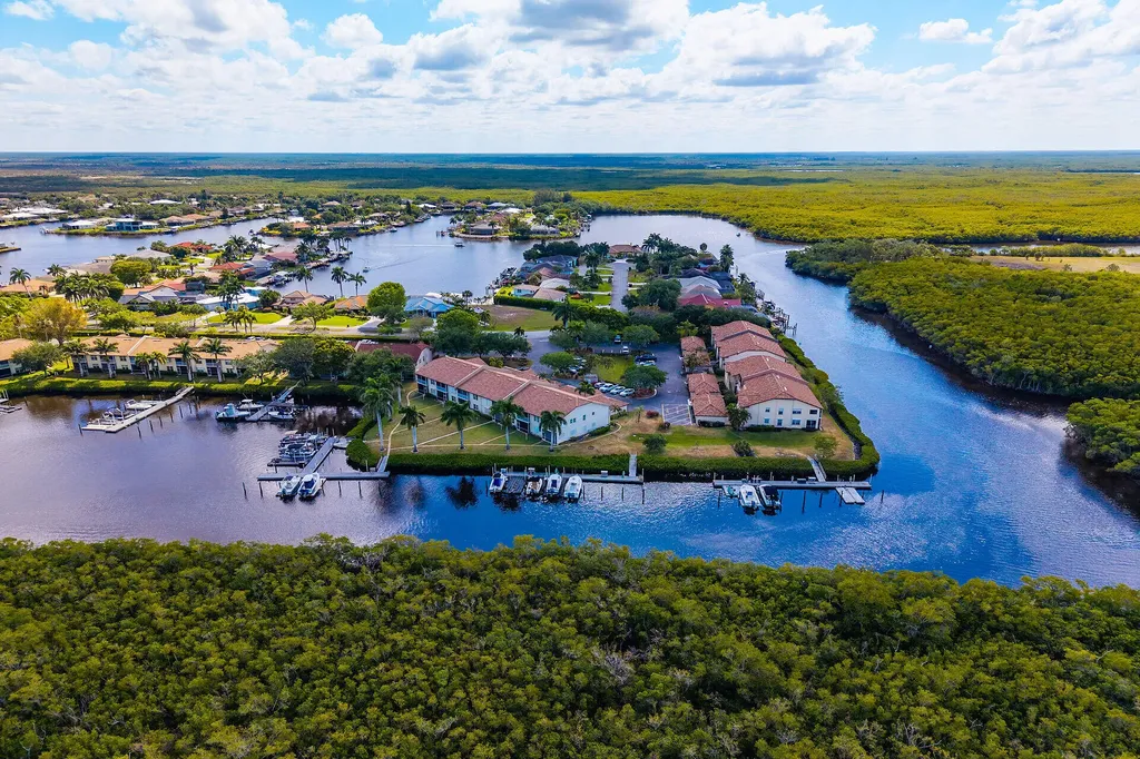 162 Newport Drive Naples FL 34114