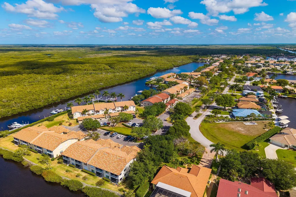 162 Newport Drive Naples FL 34114