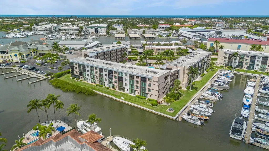 805 River Point Drive Naples FL 34102