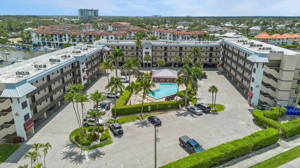 805 River Point Drive Naples FL 34102