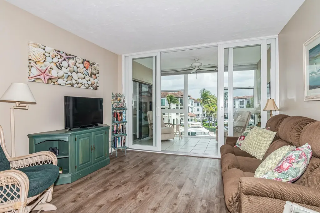 805 River Point Drive Naples FL 34102