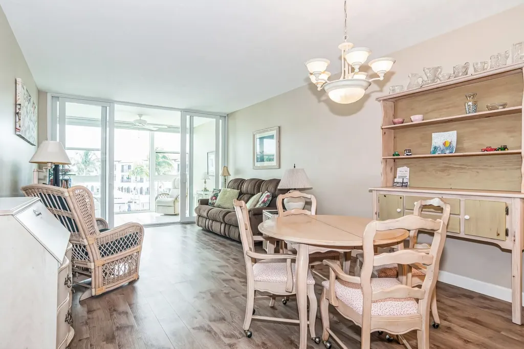 805 River Point Drive Naples FL 34102