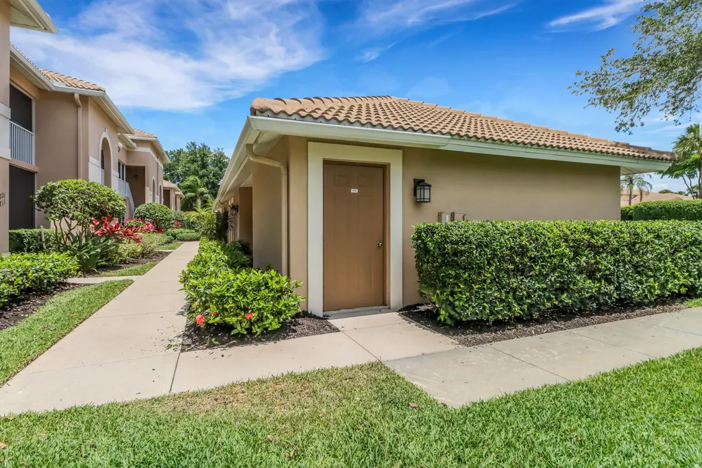 3715 Buttonwood Way Naples FL 34112