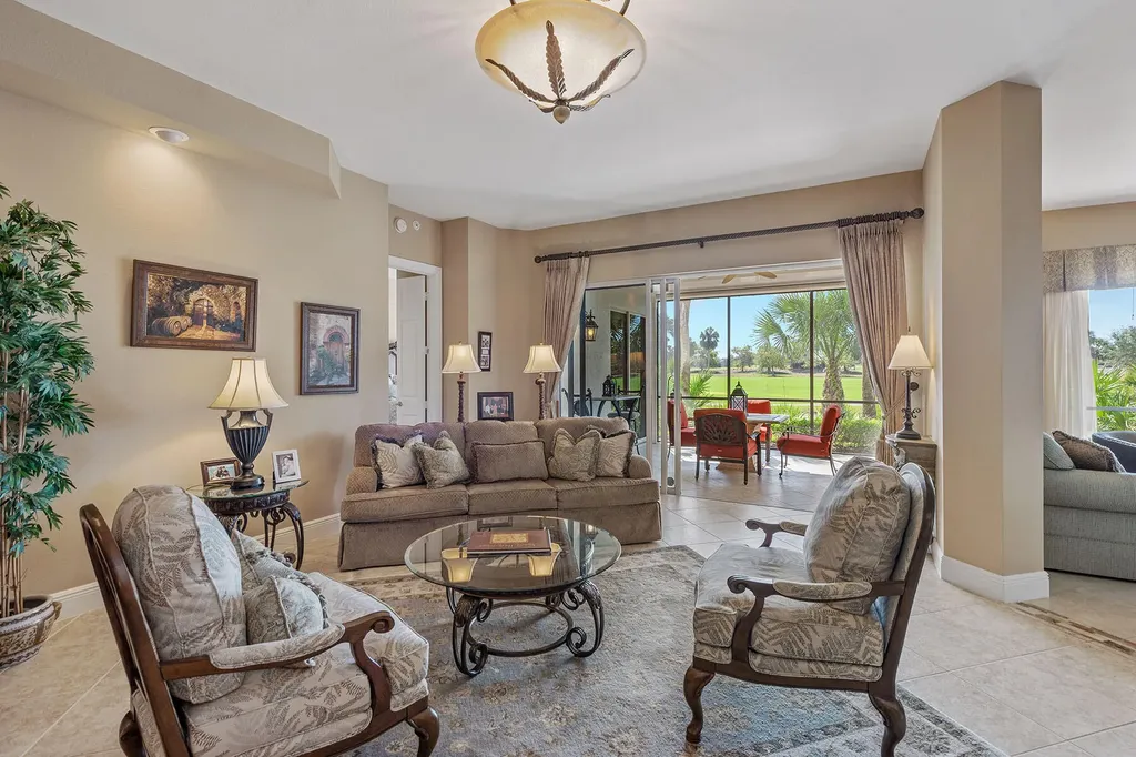 9030 Cascada Way Naples FL 34114