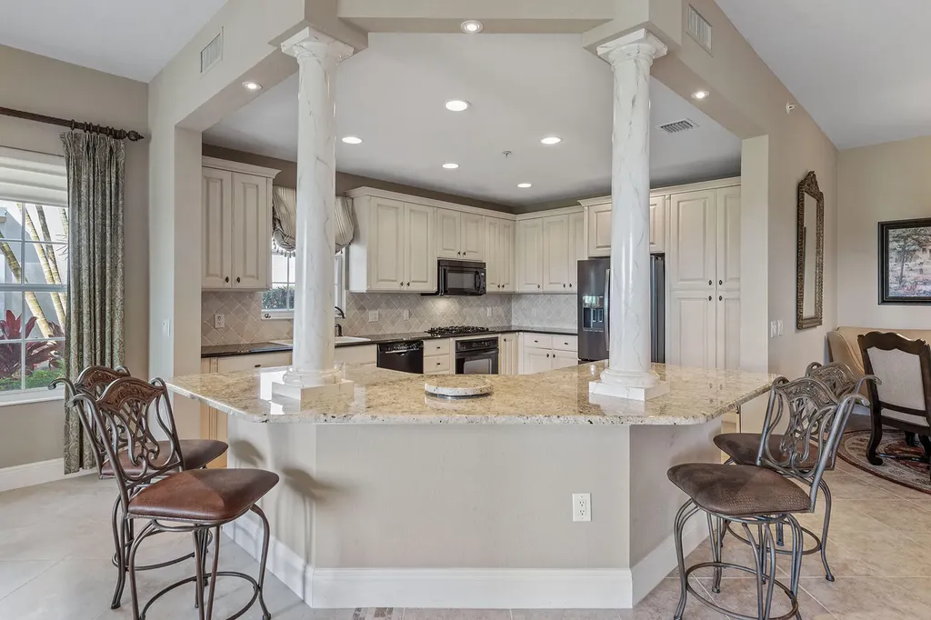 9030 Cascada Way Naples FL 34114