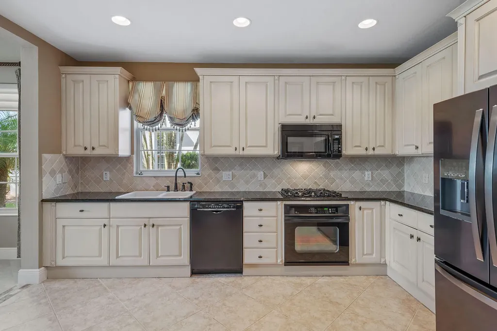 9030 Cascada Way Naples FL 34114