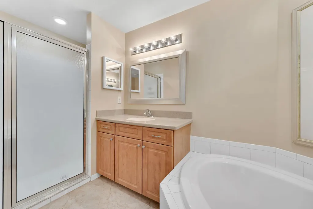 7805 Woodbrook Circle Naples FL 34104