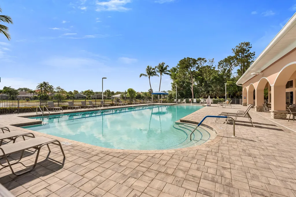 7805 Woodbrook Circle Naples FL 34104