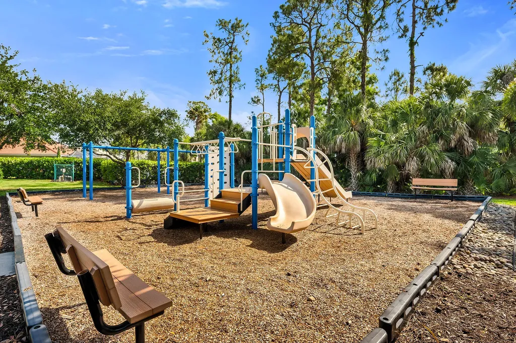 7805 Woodbrook Circle Naples FL 34104