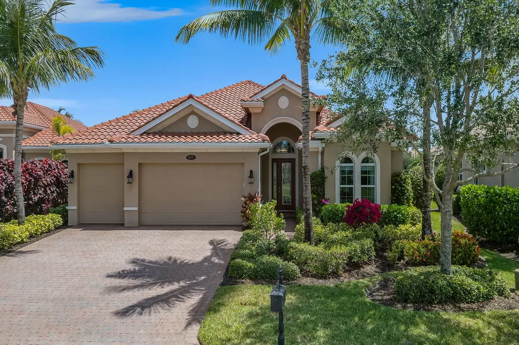 9479 Lagomar Court Naples FL 34114