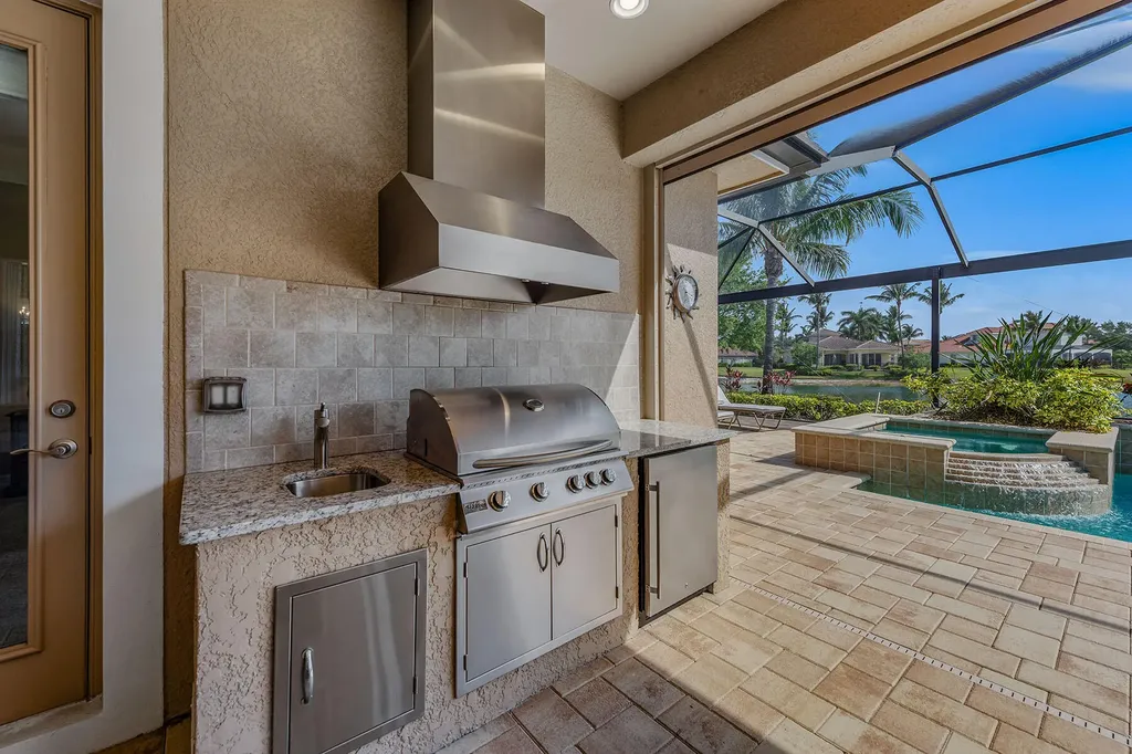 9479 Lagomar Court Naples FL 34114