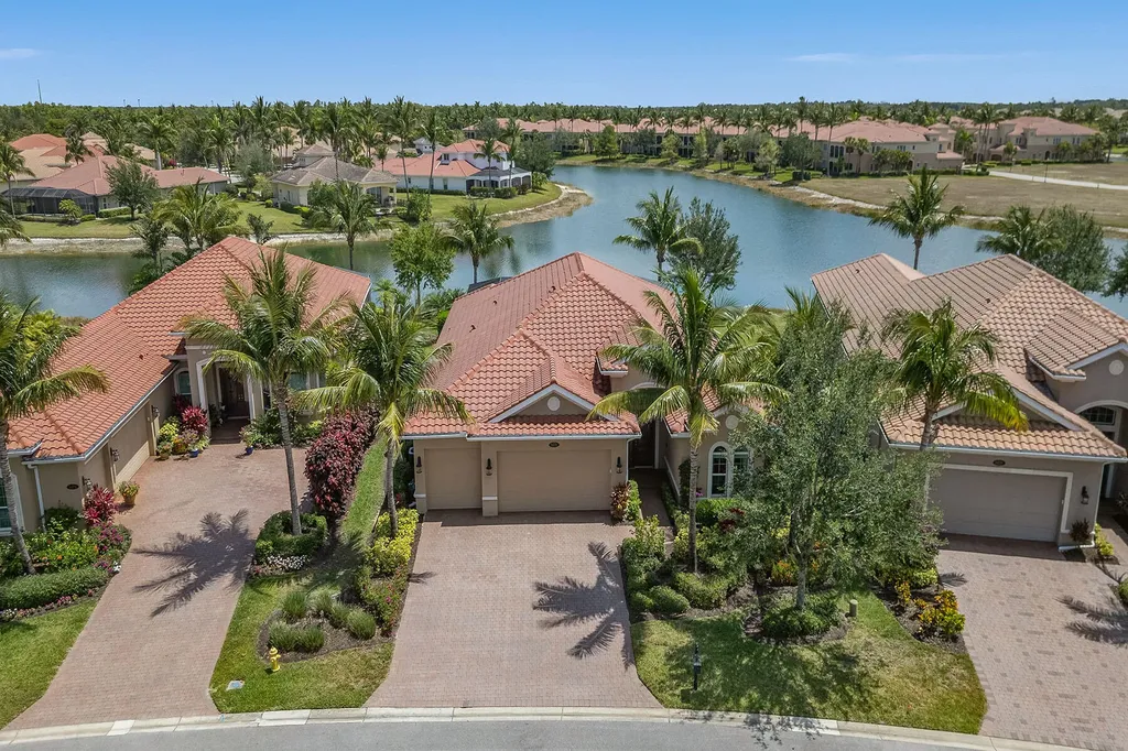 9479 Lagomar Court Naples FL 34114