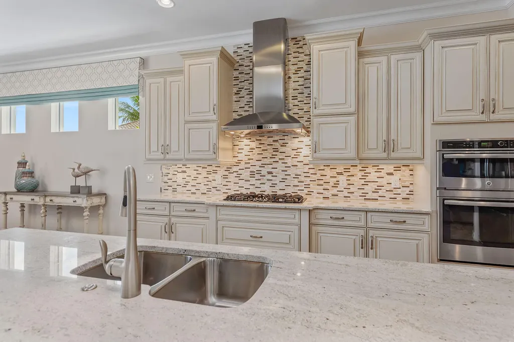 9479 Lagomar Court Naples FL 34114