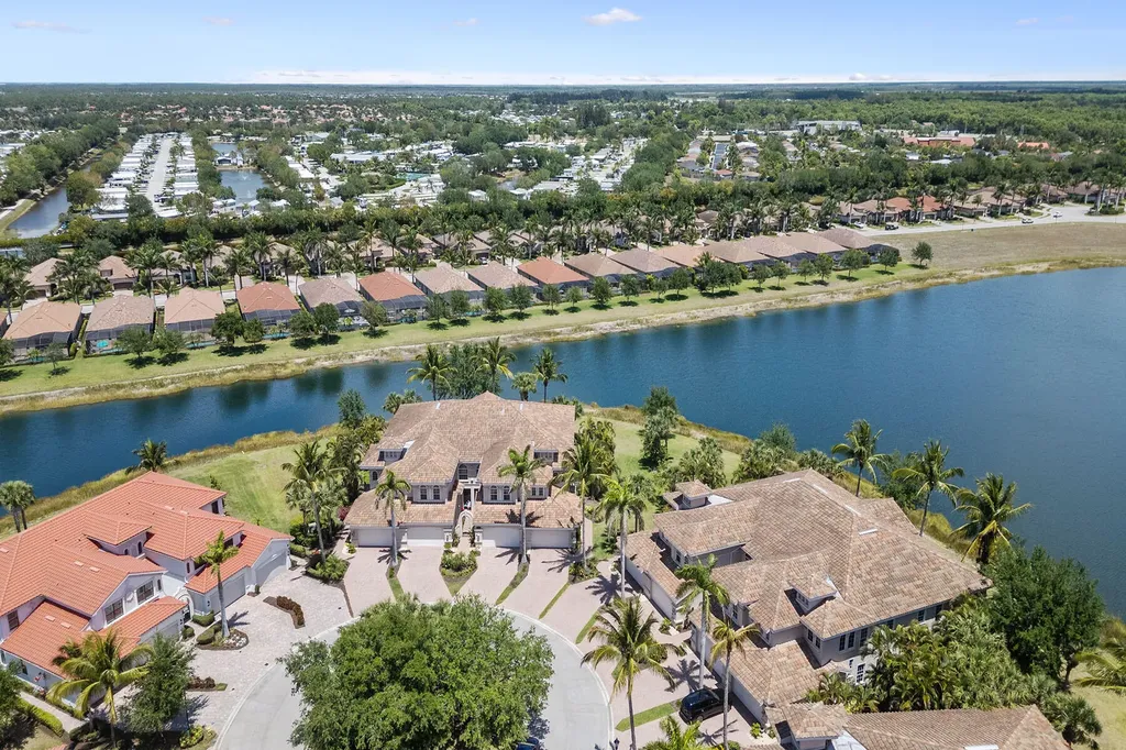 3160 Serena Lane Naples FL 34114