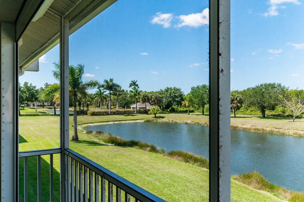 338 Newport Drive Naples FL 34114