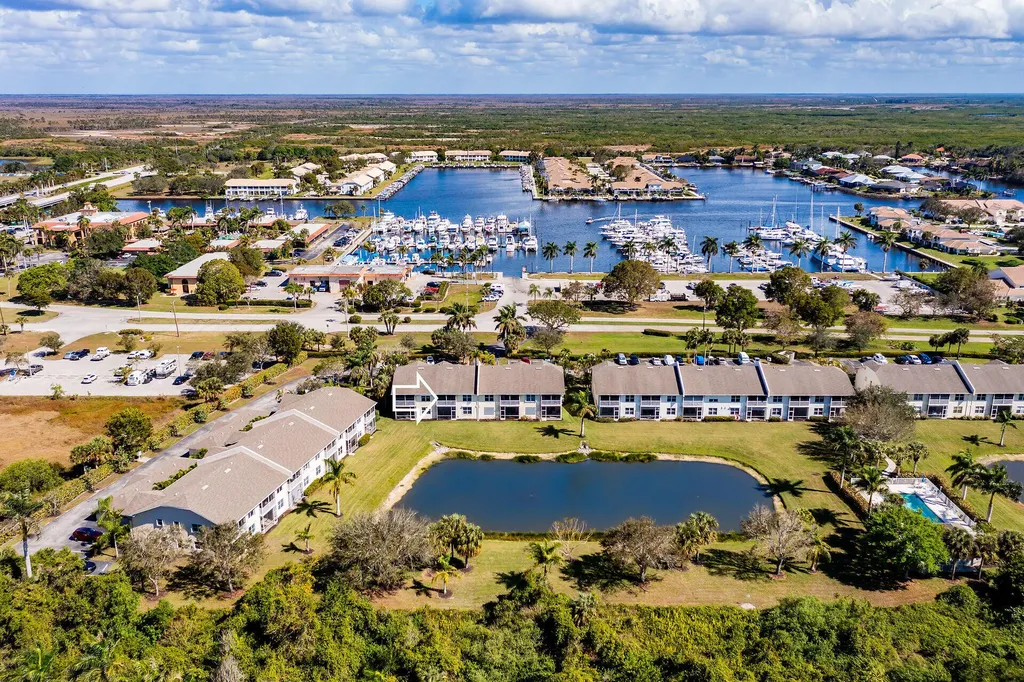 338 Newport Drive Naples FL 34114