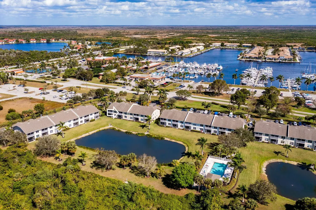 338 Newport Drive Naples FL 34114